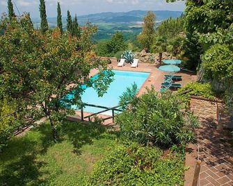 Holiday Home Le Pergole by Interhome - Volterra - Piscina
