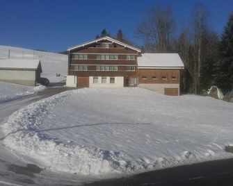 Great Offer: Hiking, Skiing, Suspension Railway, Tobogganing, Climbing Park And Customs - Urnäsch - Будівля
