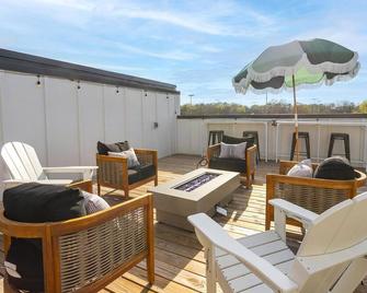 Bluegrass Bungalow 2 | Parkside Views | Nashville Vibes - Pleasant View - Balcony