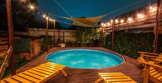 Tunik Hostel - Adults Only - Antigua - Bể bơi
