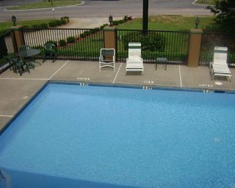 Garden Inn and Suites Hogansville - Hogansville - Piscina