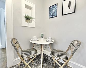 Global Cup Local Hotspot Shelter In Place Here! - دالاس - غرفة طعام