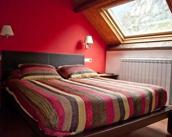 Hostal La Fuen - Parzán - Bedroom