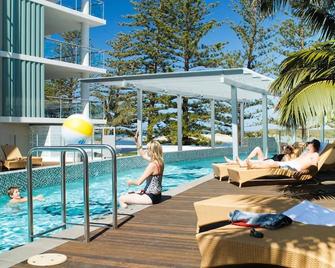 رامبو بيتش ريزورت - كالوندرا - حوض السباحة