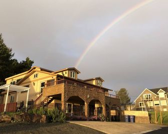 Majestic View, Luxury Home, Corp Retreat, Sauna, Roads End - Lincoln City - Edificio