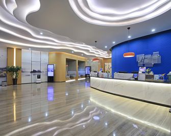 Holiday Inn Express Linyi West By IHG - Linyi - Front desk