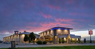Best Western Plus Mid Nebraska Inn & Suites - Kearney - Building