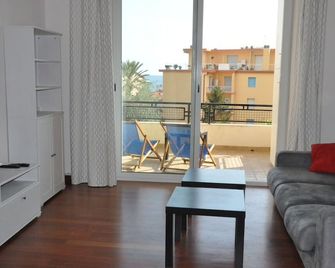 Appartamento Vista Mare 100mq + Terrazzo 100mq + Balcone - Ospedaletti - Salon