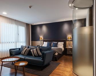 Crowne Plaza Madrid Airport - Madrid - Bedroom
