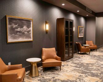 Doubletree by Hilton Greenville Airport - Taylors - Lounge