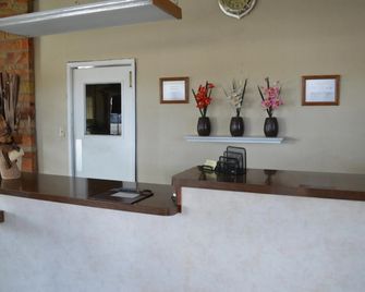 Gateway Inn Fairfield - Fairfield - Front desk