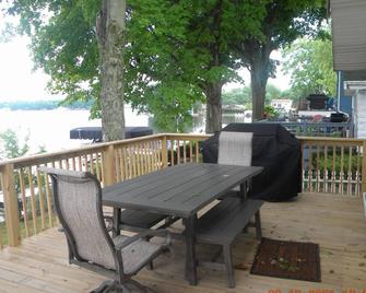 Mermaid Waterfront Villa with Pier on Lake Webster - North Webster - Balcony