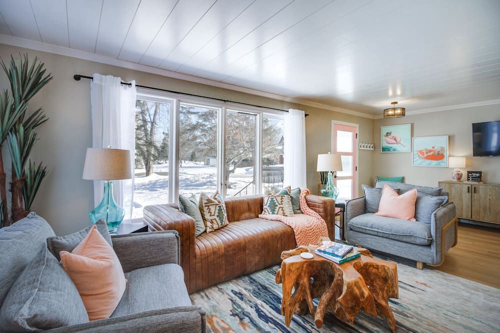 Home Rental on Detroit Lake Dock, Game Room! - Detroit Lakes - Wohnzimmer
