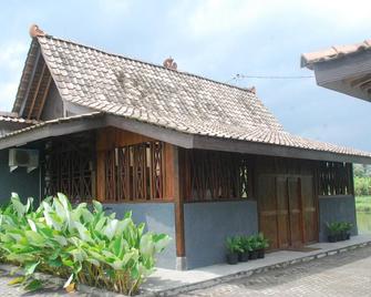 Puri Menoreh Hotel And Restaurant Borobudur - Magelang - Building