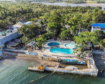 Villa Elizabeth Beach Resort - Lucena - Pool