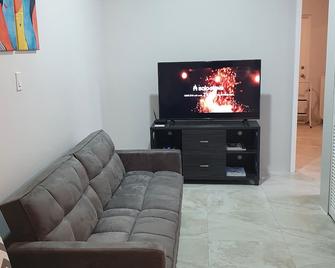 Mel-Bella Retreat - George Town - Living room