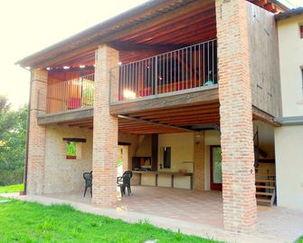 Homely Farmhouse in Pagnano Italy near Forest - Asolo - Building