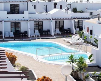 拉古內塔公寓酒店 - 蒂亞斯 - 卡門港 - 游泳池