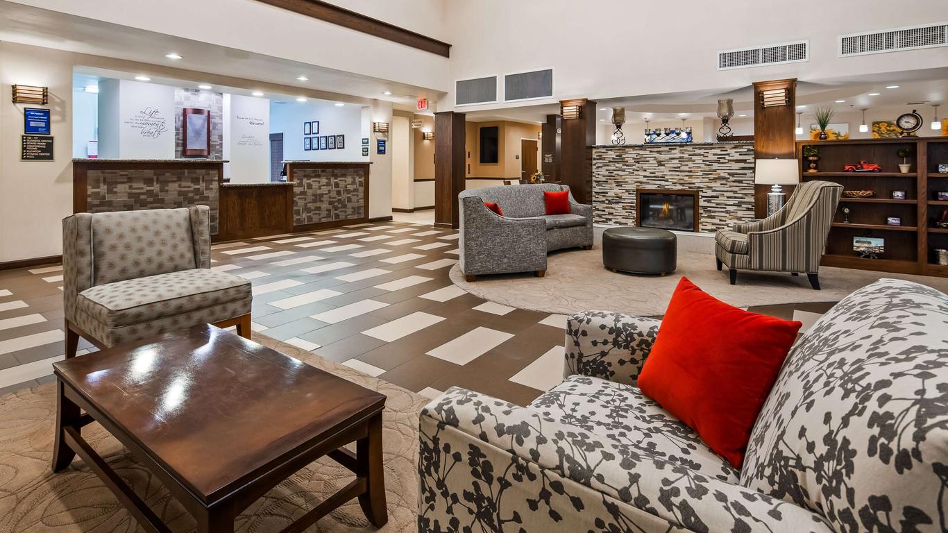 Green Mill Village Hotel & Suites, BW Signature Collection