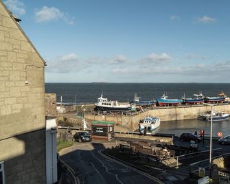 The Olde Ship Inn - Seahouses - Outdoors view