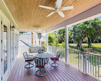 Restful Adventure On The Coast - Brunswick - Balcon