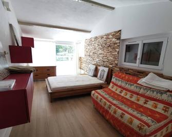 Villa In Quiet Private Estate - Tourtour - Habitación