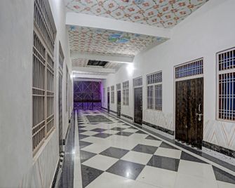 Hotel O by OYO Om Shiv Sai Hotel & Restaurant - Etah - Hallway