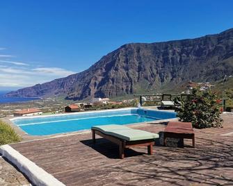 La Brujita - Frontera