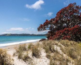 Edenvale Onetangi by Waiheke Pure - Waiheke Island - Beach