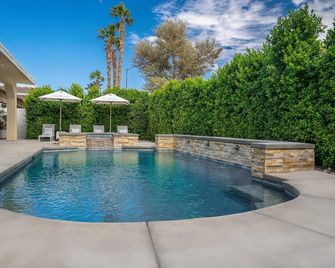 Palm Luxe Estate Luxury Desert Retreat With Pool - 印地歐 - 游泳池