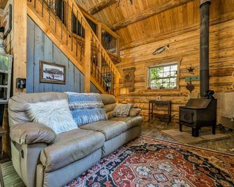 Elkhorn Lodge - Packwood - Living room