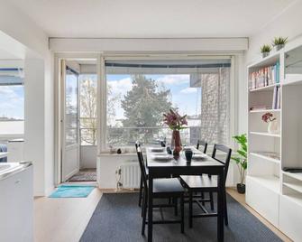 City Meets Sea - Waterfront Stay Helsinki Center - Helsinki - Salle à manger