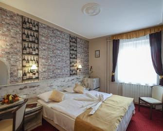 Hotel Korona Wellness, Rendezvény és Borszálloda - Erlau - Schlafzimmer