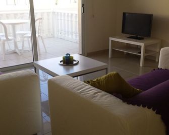 Photothea Apartments - Protaras - Wohnzimmer