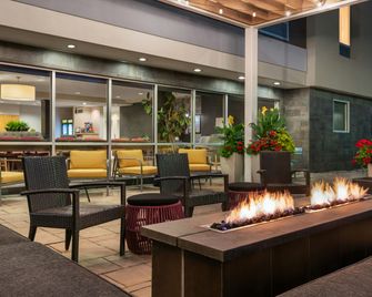 Home2 Suites by Hilton Middletown - Middletown - Salónek