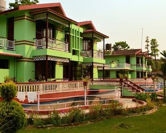 Hotel Hermitage - Sauraha - Building