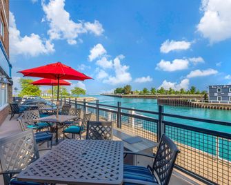The Harborview on Lake Michigan, Ascend Hotel Collection - Port Washington - Balcón