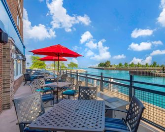 The Harborview on Lake Michigan, an Ascend Collection Hotel - Port Washington - Balcony