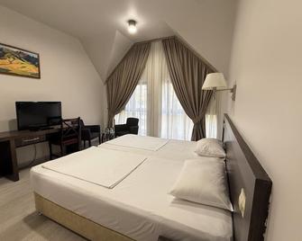 Yerevan Deluxe Hotel - Yerevan - Bedroom