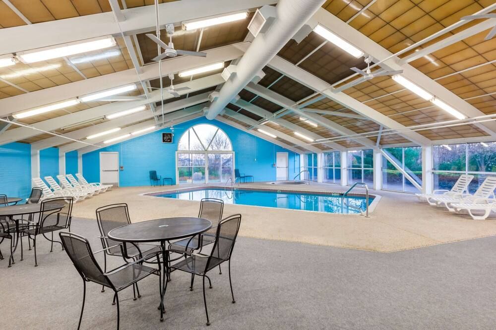 Wingate by Wyndham Canton/Hall of Fame - Canton - Piscina