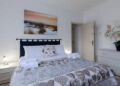 Tirrenia Cozy Apartment near the Beach - Tirrenia - Bedroom