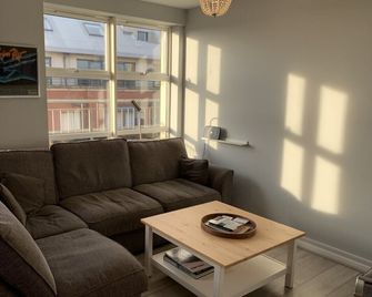 Stylish 2-bed, 2-bath condo with private balcony - Ballyclare - Living room