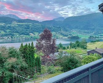 Cozy home in Ulvik with WiFi - Ulvik - Balcon