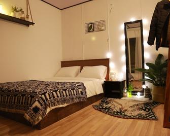 Aurora Homestay - Hostel - Dalat - Bedroom