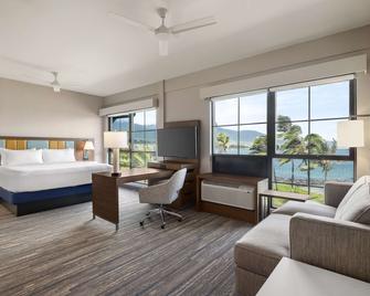 Hampton Inn & Suites by Hilton Maui North Shore - Kahului - Bedroom