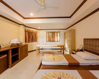Serenity Lakeside Resort - Kathu - Bedroom