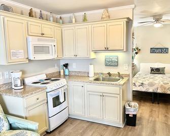 Oceanfront Complexprivate Beach Access Poolwifikitchen - Atlantic Beach - Kitchen