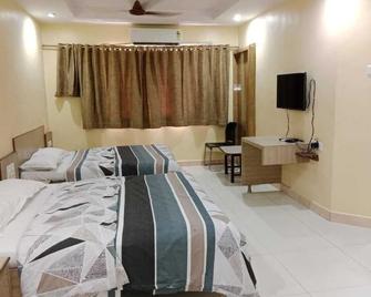 Hotel Sharan - Shirdi - Bedroom