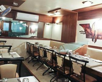 Hotel Arma Court - Bombay - Restaurante