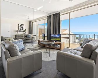 Ocean views 27 - Airlie Beach - Living room